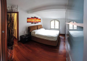 STUPENDA MANSARDA CENTRALISSIMA, finiture di lusso Carrara